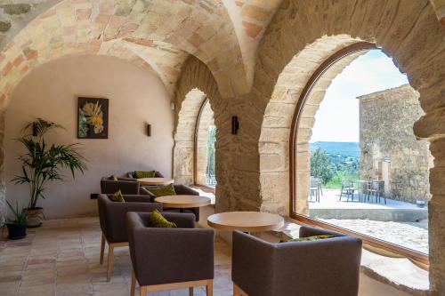 Hotel japonès Puigpinós (Hotel japones Puigpinos) in Lladurs