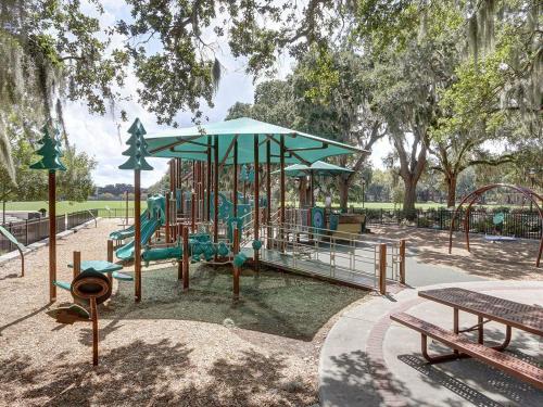 Heated Pool Access Flex Cancelation Luxe Forsyth Condo with Private Treetop Balcony - image 22