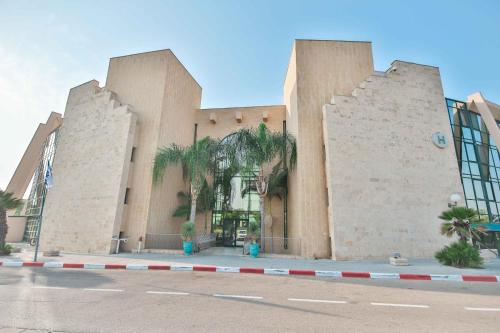 מול הים בקיסריה in Cesaria