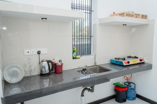 Kitchen, Corniche Villa and Rooms kattankudy in Kattankudy