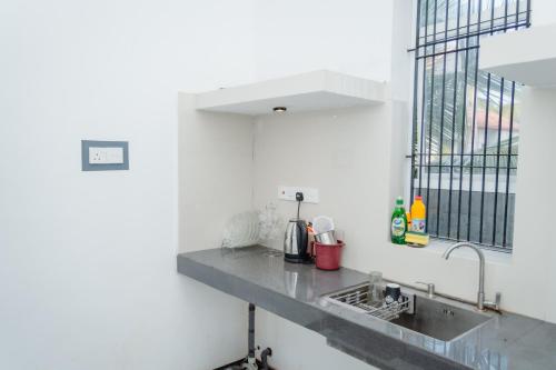 Kitchen, Corniche Villa and Rooms kattankudy in Kattankudy