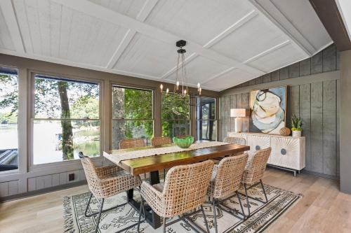 Niblick on Norman w/Heated Pool & Optional Boat Rental in Cornelius, USA