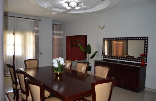 Woodmead Meadows in 鲁瓦