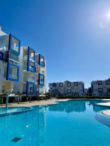 수영장, Appartement 2 chambres, près de la mer, résidence calme (Appartement 2 chambres, pres de la mer, residence calme) in 카보 네그로