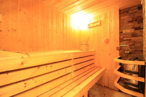 Luxe Neuf - Villa entiere - Parking Prive Gratuit - AC - Climatisation - Sauna - Netflix inclus - Fu in Качан