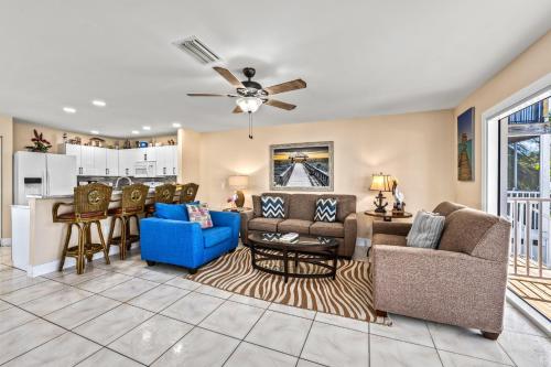 Dolphin Resort - 123 - image 4