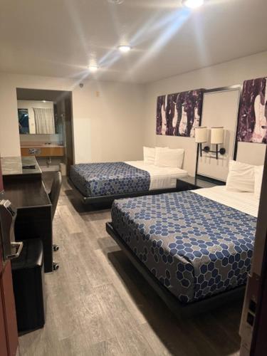 2 twin beds