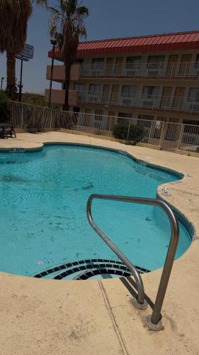 泳池, GO2 Inn & Suites by Relianse - El Paso in 桑蘭帕克區