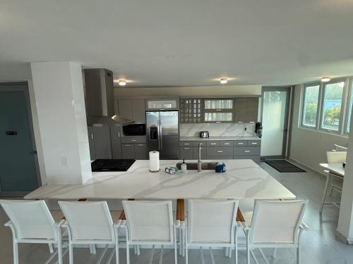 Beachfront Spacious Luxury Villa Private Pool in Plaja Fortuna