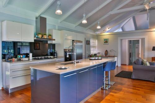 Tropical cocoon with 2 bedrooms - image 2