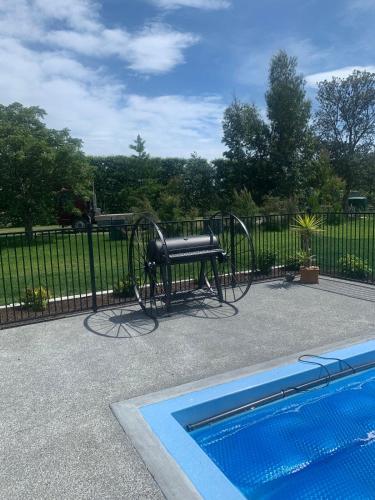Apartment in apple orchard and E Bike Hire in ฮอโมอานา