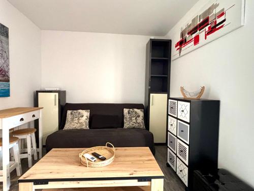 Appartement climatisé avec parking et wifi à 150m de la plage - FR-1-748-35