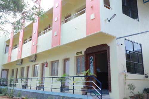 Somas kandar Lodge in Courtallam