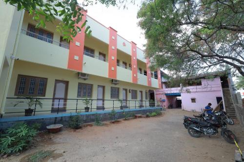 Somas kandar Lodge in Courtallam