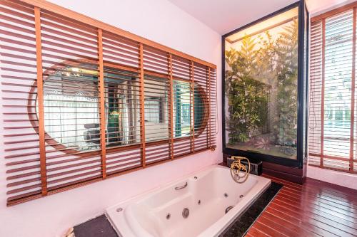 Hot tub, The Sea-Cret Garden Hua-Hin Hotel in Hin Lek Fai