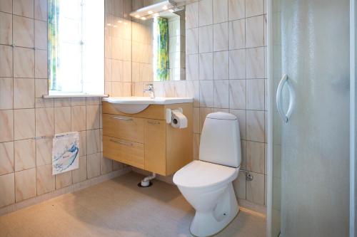 2 bedrooms, 3 beds