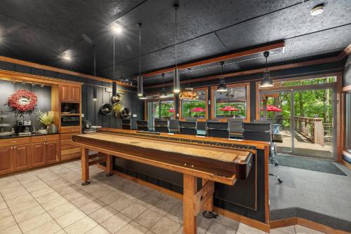 Cool Goose Landing Private Dock Large Deck Game Room 61 - image 4