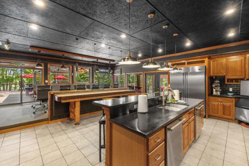 Cool Goose Landing Private Dock Large Deck Game Room 61 - image 9