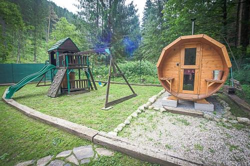 Chata Lopušná dolina (Chata Lopusna dolina) in Lucivna