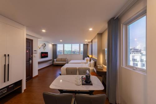 room detail thumbnail 1