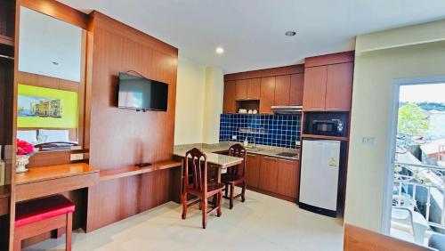 room detail thumbnail 2