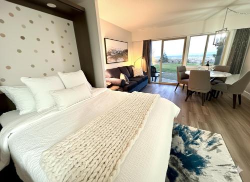 Shorewater Resort Beach Condo in Qualicum Beach, Canada