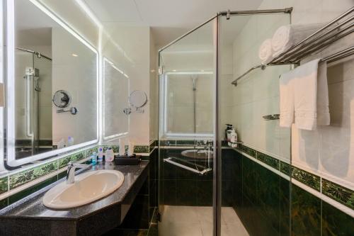 room detail thumbnail 2