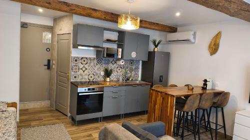 Kitchen, Mauguio Center Hotel in Mauguio