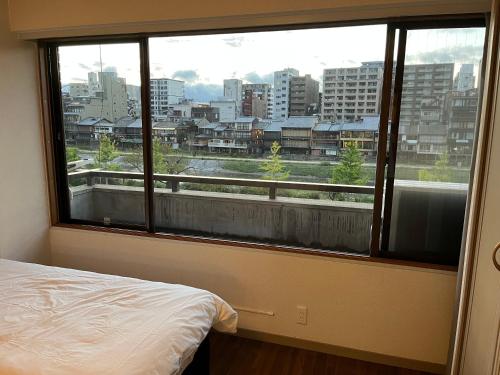 祇園四条駅から歩いて3分ベッド3台3階部分エレベーター無し