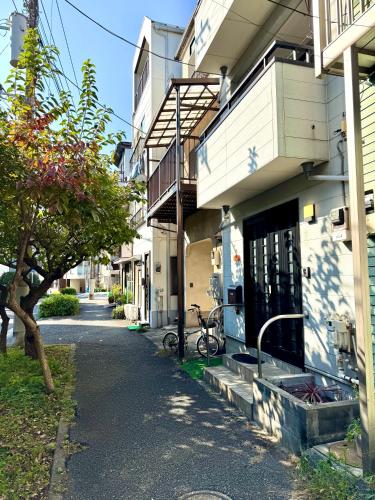 Vue extérieure, 横浜中華街,元町,山手エリア観光に最適,静かで62平米快適な一軒家,鎌倉へも好アクセス! (横浜中華街,元町,山手エリア観光に最適,静かで62平米快適な一軒家,鎌倉へも好アクセス!) in Motomachi
