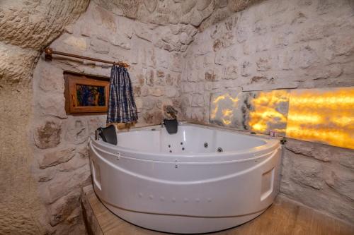 Saliche Cave Suite Room Type - King Suite