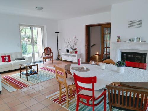 Residenz Dabo Panorama in den Vogesen, 5 Zimmer, modern und großzügig, 2 Balkons, Terrasse, Garten (Residenz Dabo Panorama in den Vogesen, 5 Zimmer, modern und großzugig, 2 Balkons, Terrasse, Garten) in Haselbourg ciems