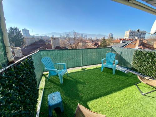 Small Bijou on the rooftop, 