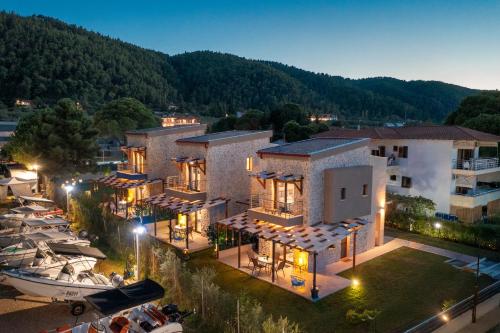 2 bedrooms, 4 beds