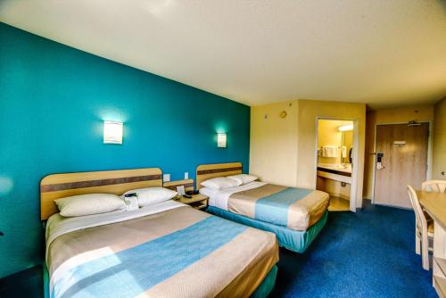 Motel 6-Huntsville, ON Ideally located in the prime touristic area of Huntsville, Motel 6 Huntsville promises a relaxing and wonderful visit. Both business travelers and tourists can enjoy the hotels facilities and service