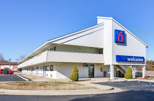 Motel 6-Springfield, MO - North