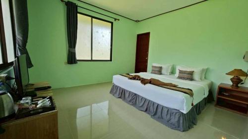 room detail thumbnail 2