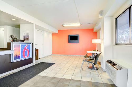 Motel 6-Springfield, MO - North