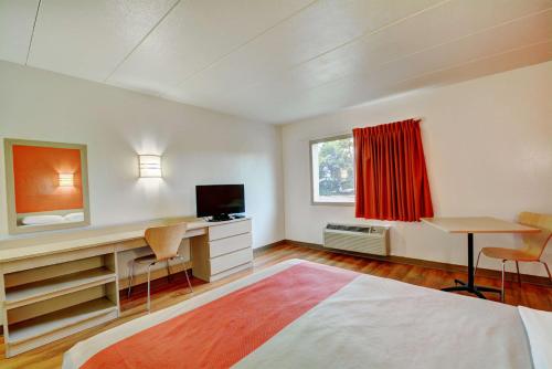 Motel 6-Seekonk MA - Providence East - image 5