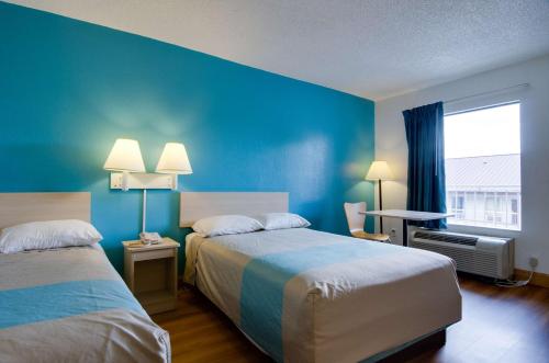 2 double beds