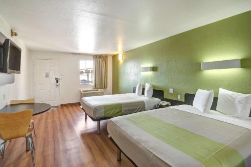 Queen Room with Two Queen Beds - Non-Smoking