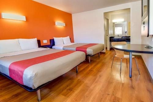 1 queen bed