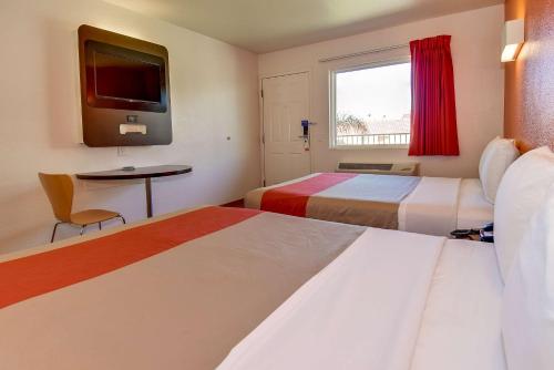 Motel 6-Riverside, CA - South