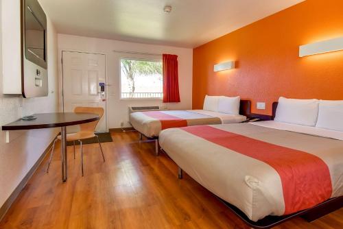 2 double beds