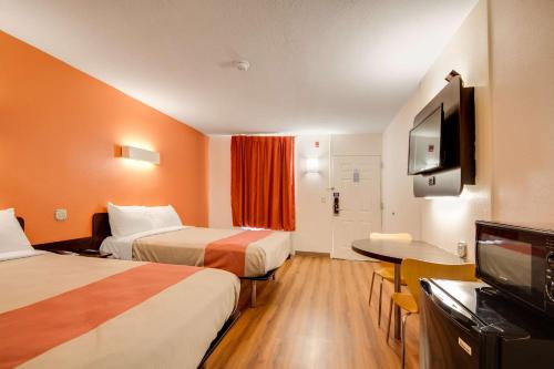 2 double beds
