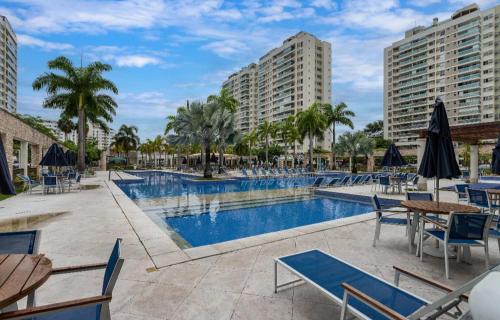 Apartamento próximo ao Farmasi Arena e Rio Centro, condomínio completíssimo, estrutura RESORT – khách sạn tại Jacarepagua