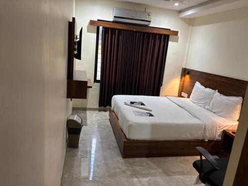 ANTLERS HOTEL Near Borivali Railway Station — other in India PLT-125 MAHADA LAYOUT-GORAI NEAR BY BRIDGE BUST STOP , BORIVALI-WEST, Mumbai India, 400091