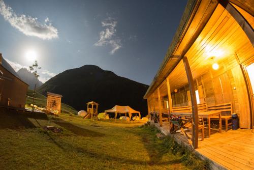 Skats, Zeta Camping -Chaukhi View Mountain Retreat in Jut'A