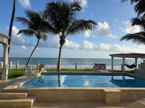 Beachfront Luxury Bungalow Private Premium Pool in Plaja Fortuna