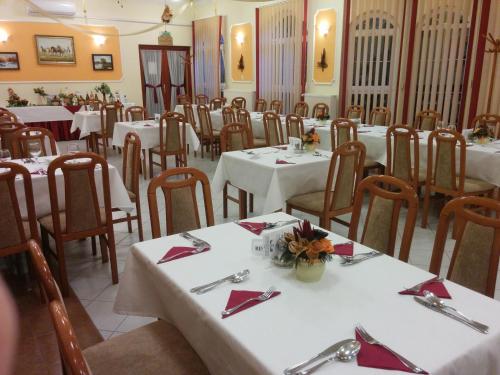 Banquet hall, Boglarka Apartmanhaz in Mezokovesd